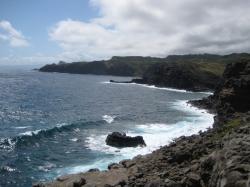 Beautiful green coastline near Nakalele Blowhole.